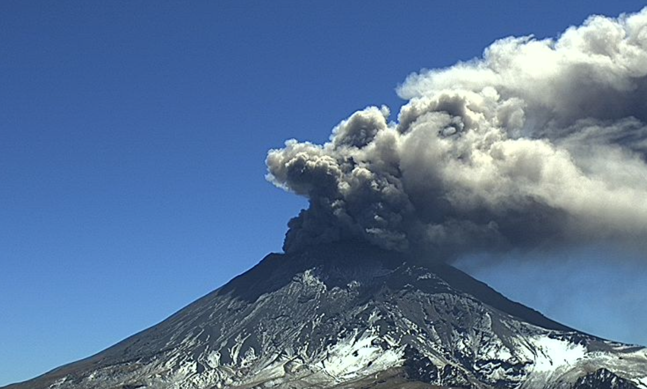 Popocatépetl lanza fumarola de 2 km de altura